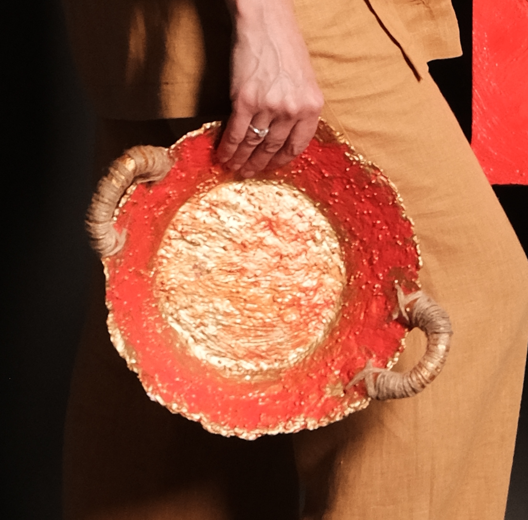 декоративный объект - алый артефакт