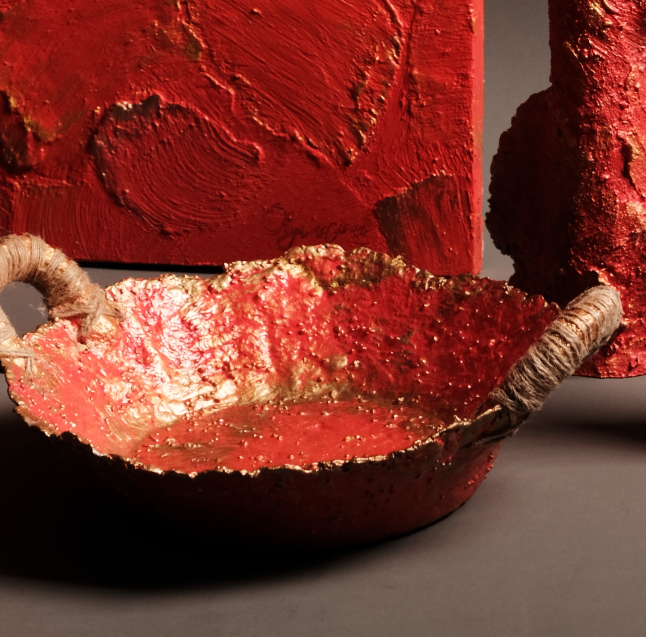 декоративный объект - алый артефакт